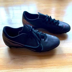 Worn twice only women’s Nike soccer cleats